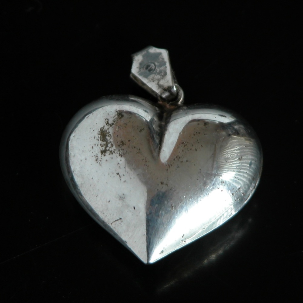 Antique Puffy Silver Etched Heart Pendant - Picture 3 of 4